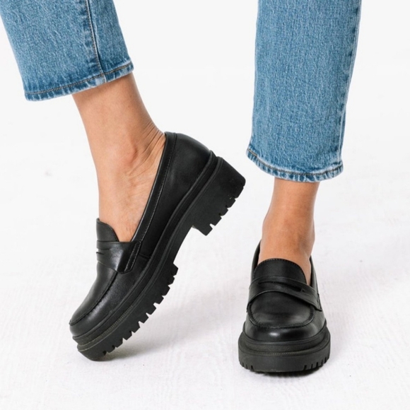 Portland Leather Zoe Chunky Leather Loafers EUC - Picture 3 of 10